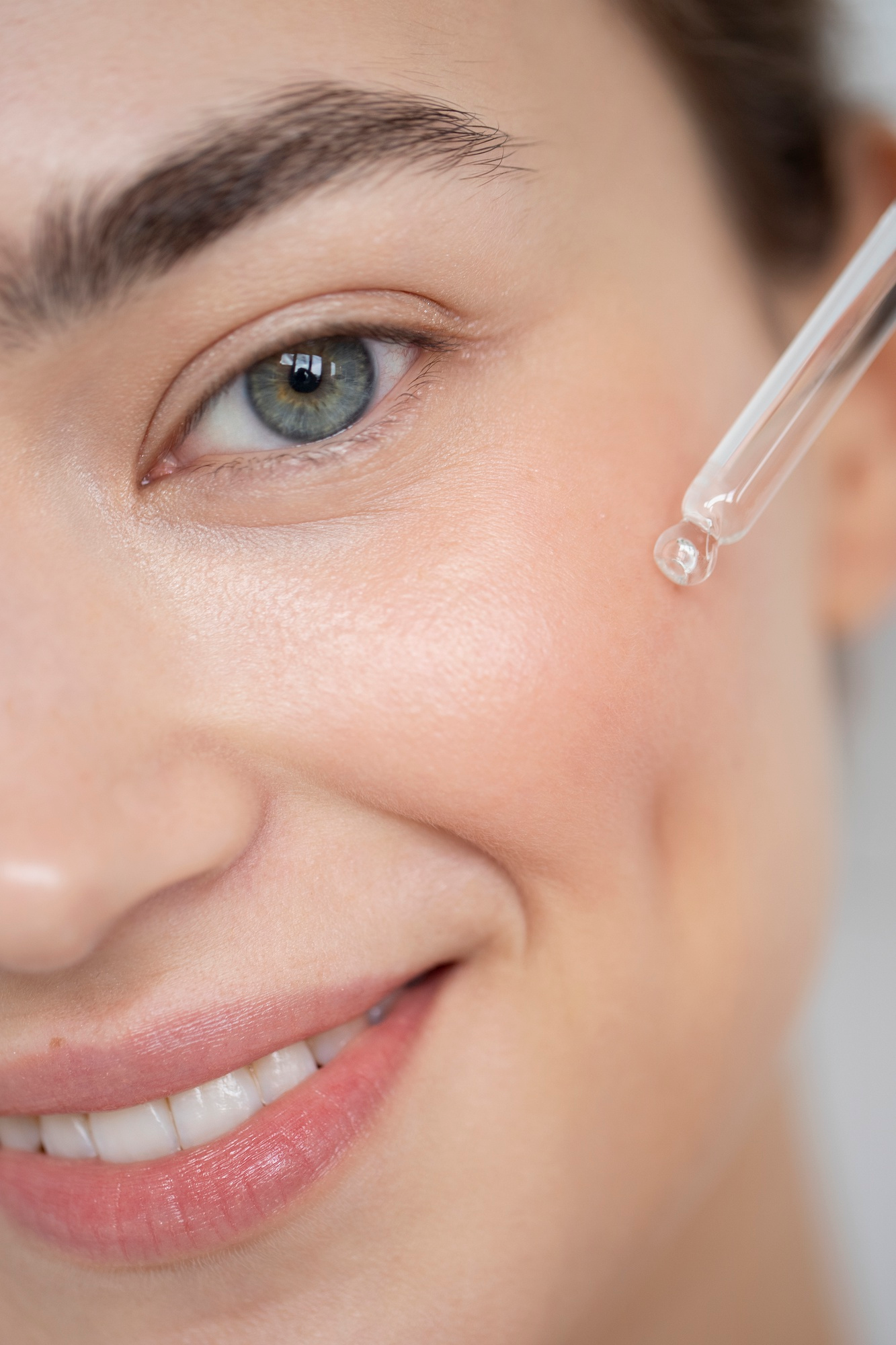 L'Acide Hyaluronique : L'Élixir de Jeunesse pour Votre Peau